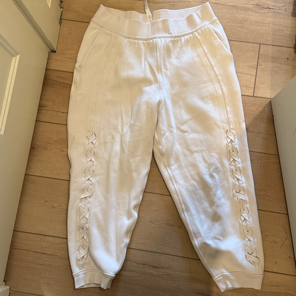 lululemon athletica White Cropped Pants
